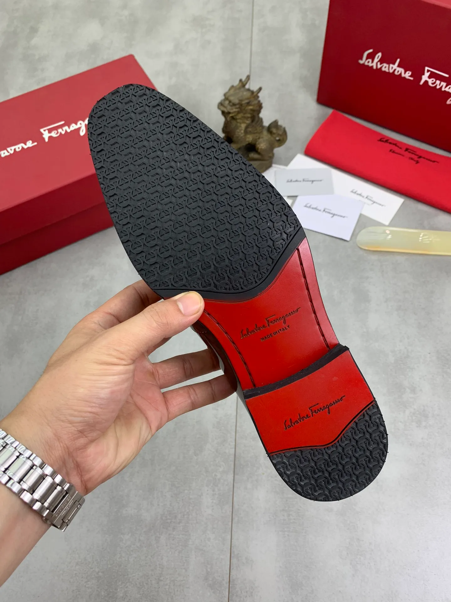 Men's Men's Shoes 💰P460💰[New Style] Water-dyed Niuli 🆘[Salvatore Ferragamo] Ferragamo's latest casual business leather shoes for men! Available at counters simultaneously! The fabric is made of specially imported original pebbled calfskin, and the lining is made of imported water-dyed cowhide. It is absolutely luxurious and leads the fashion trend. Matching code: 38-45 (46 can be customized) Black, brown and burgundy colors available
